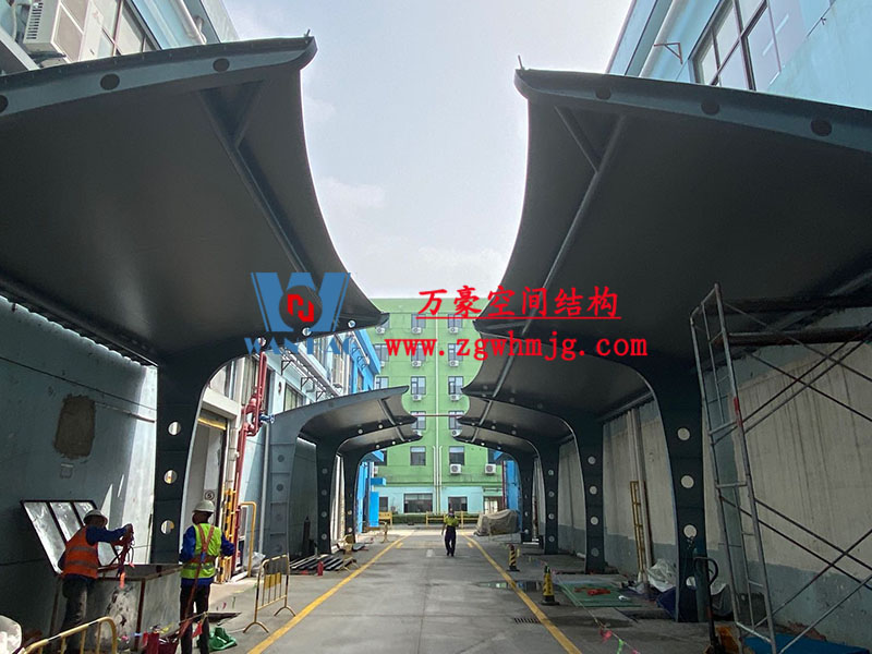 膜結(jié)構(gòu)車(chē)棚定做哪里好？膜結(jié)構(gòu)生產(chǎn)廠家哪家好？