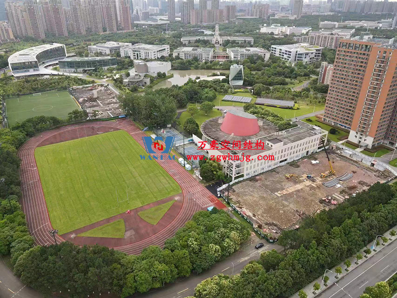 寧波諾丁漢大學(xué)室外運(yùn)動場地改擴(kuò)建項(xiàng)目膜結(jié)構(gòu)工程預(yù)埋件施工完成