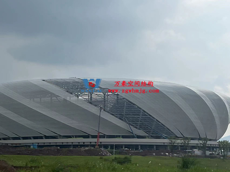 兩江新區(qū)加快建設龍興足球場（標準不降、工期不延、確保年底建成）
