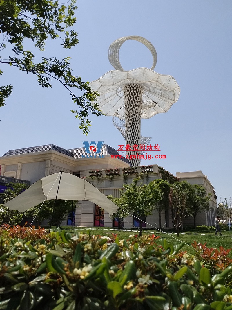 身姿輕盈，造型優(yōu)美的膜結(jié)構(gòu)建筑