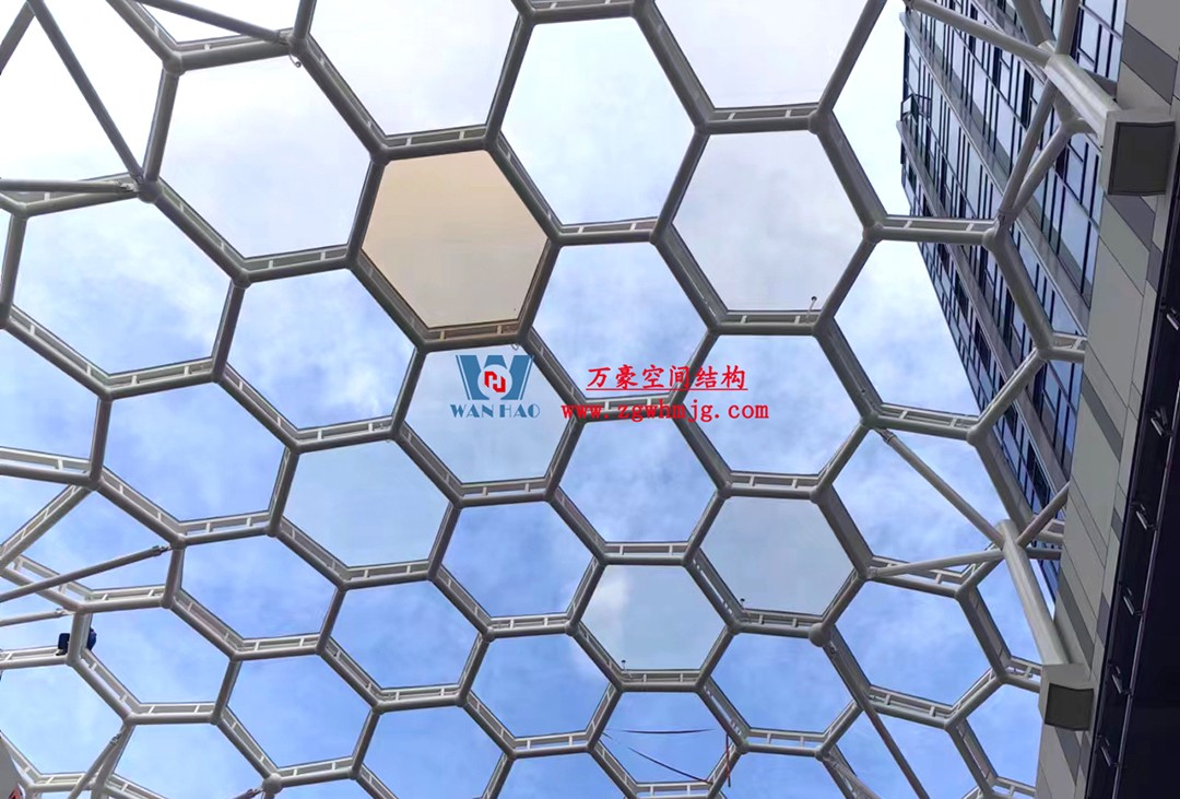 已完工，這個(gè)ETFE氣枕商業(yè)天幕閃亮登場(chǎng)！