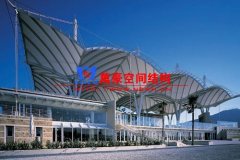 景觀張拉膜結(jié)構(gòu)有哪些性能特點(diǎn)？